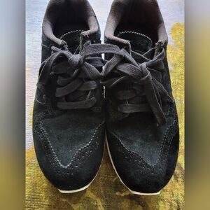 New Balance 520 Black Suede Sneakers Size 6